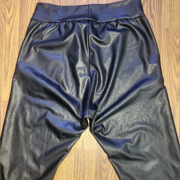 Commando Leather Tapered Pants Women’s W30 L27 Made in USA High-Rise Slim A70 - Picture 8 of 9